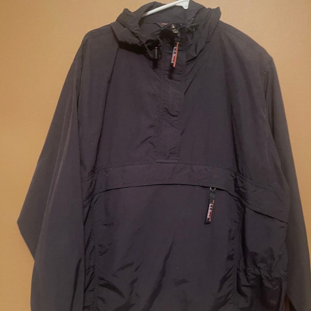 LL BEANS woman wind breaker.